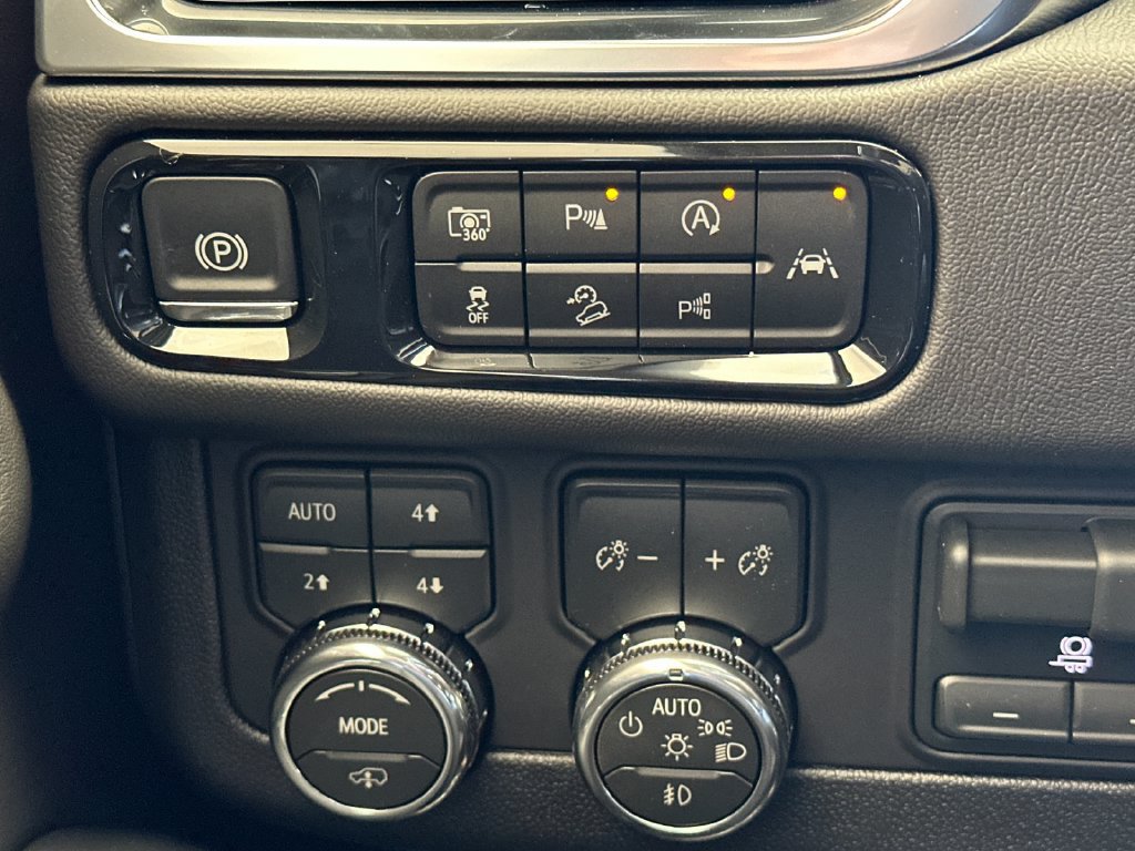2026 GMC Yukon Denali - Photo 32