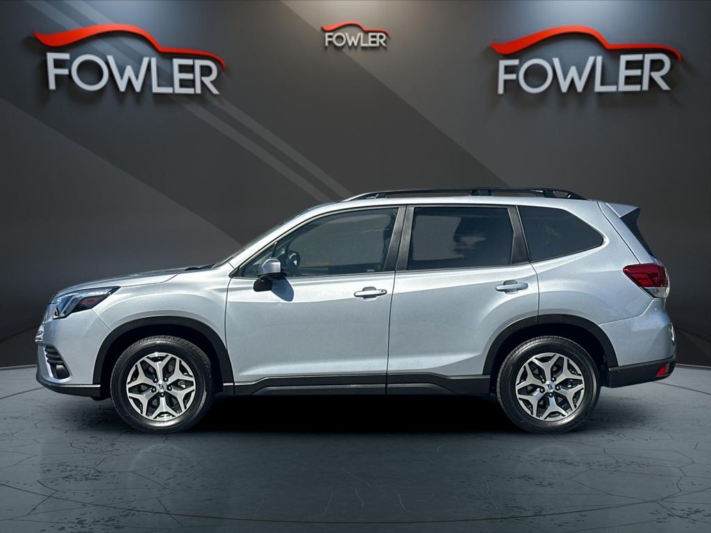 2022 Subaru Forester Premium photo 2