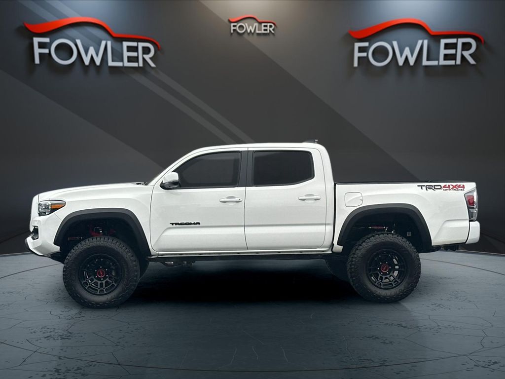 2021 Toyota Tacoma TRD Off-Road V6 photo 2