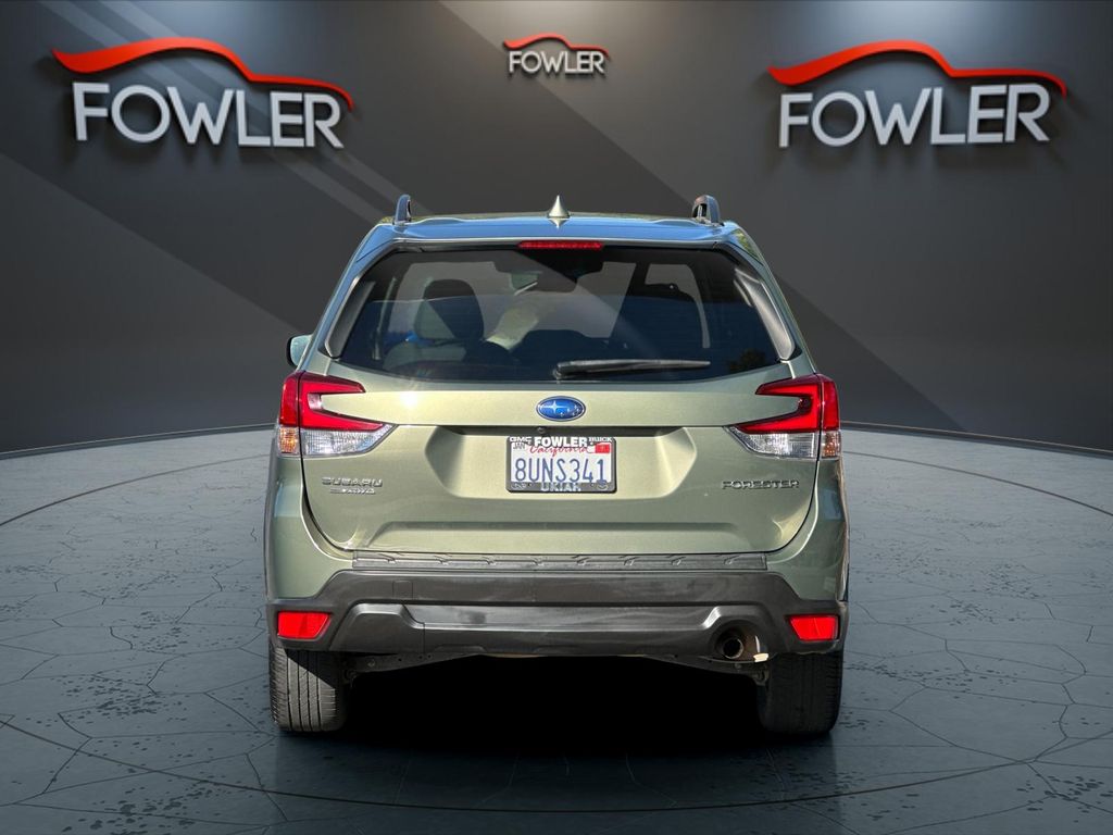 2021 Subaru Forester Premium photo 4