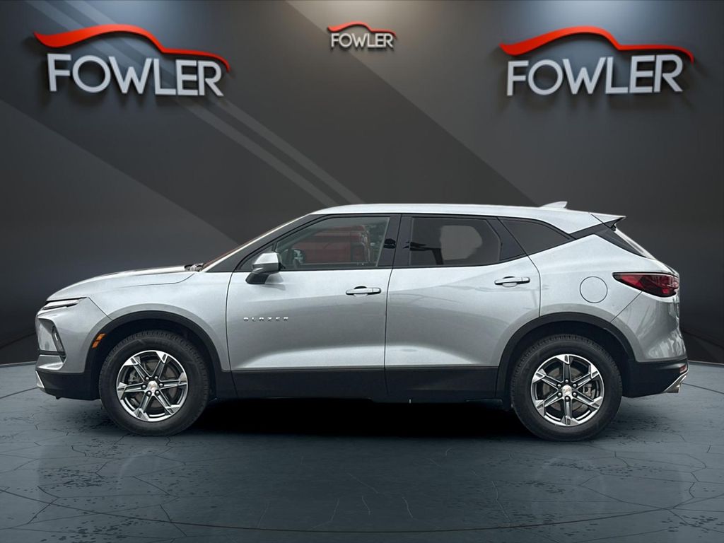 2024 Chevrolet Blazer 2LT photo 2