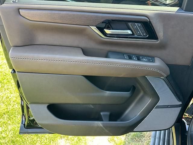2026 GMC Yukon Denali Ultimate - Photo 13