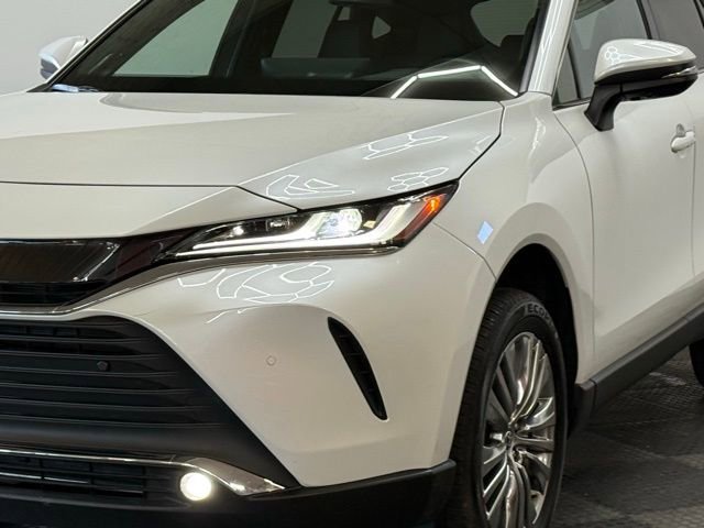 2024 Toyota Venza LE photo 2