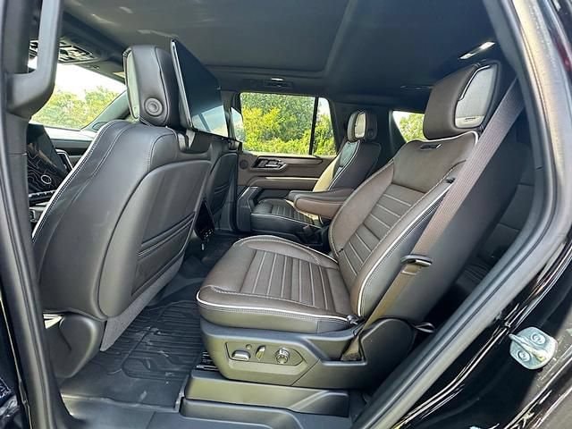 2026 GMC Yukon Denali Ultimate - Photo 14
