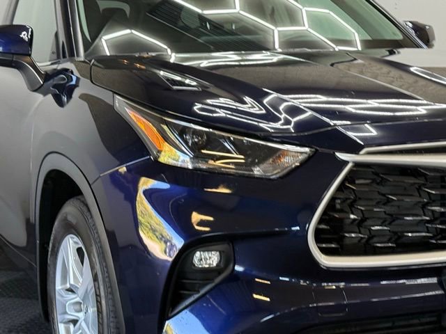 2024 Toyota Highlander LE photo 2