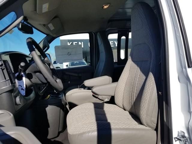 2025 GMC Savana Cargo Work Van - Photo 17