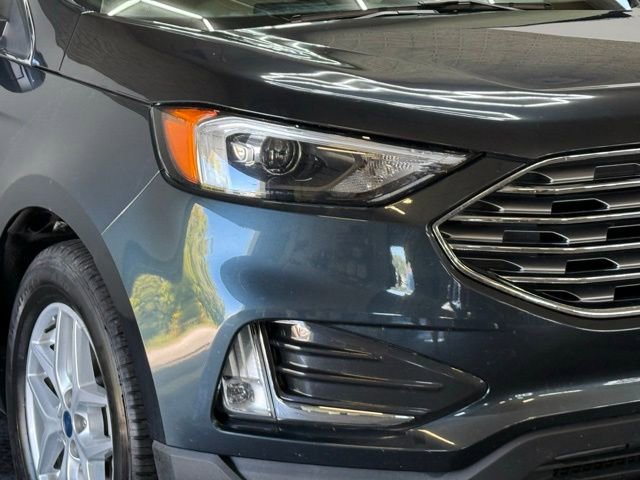 2022 Ford Edge SEL photo 2