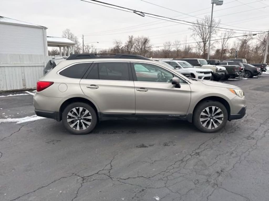 Used 2015 Subaru Outback 2.5i Limited w/Moonroof/KeylessAccess/Nav/EyeSight SUV
