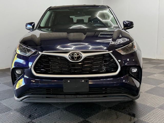2024 Toyota Highlander LE photo 3