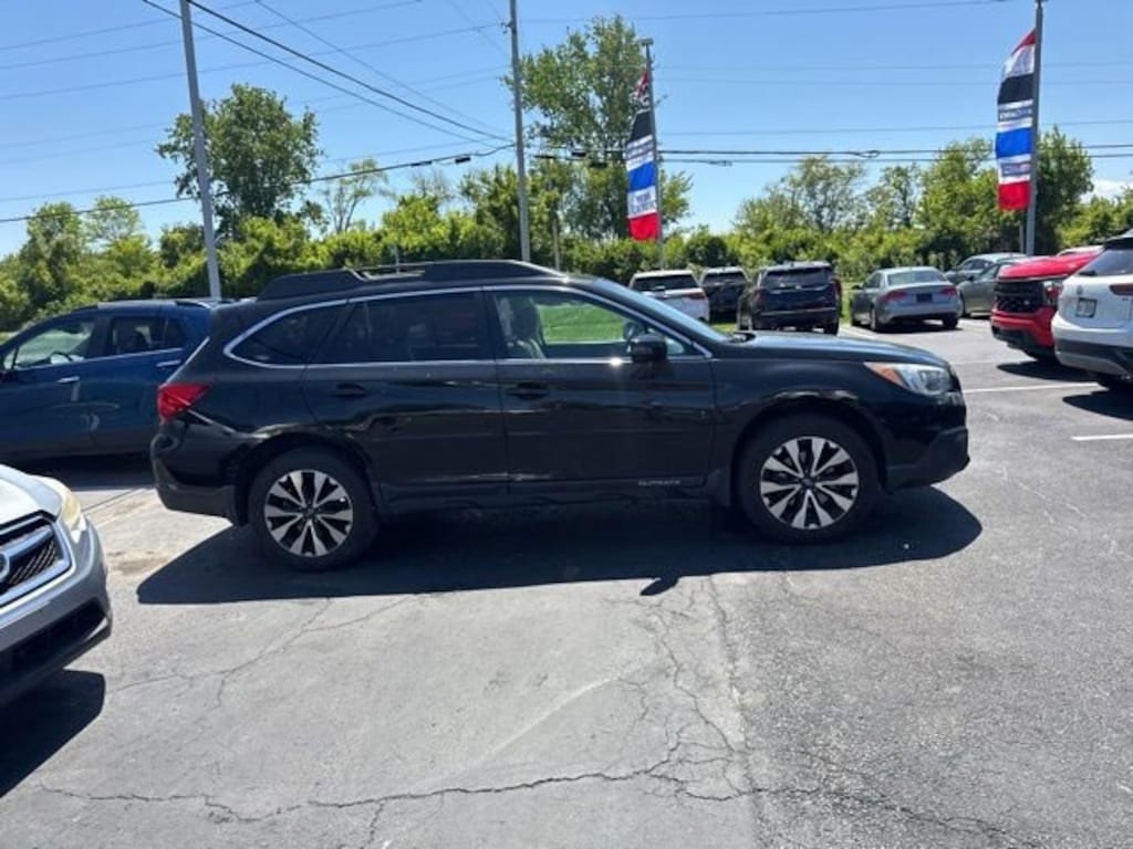 Used 2017 Subaru Outback 2.5i Limited with SUV