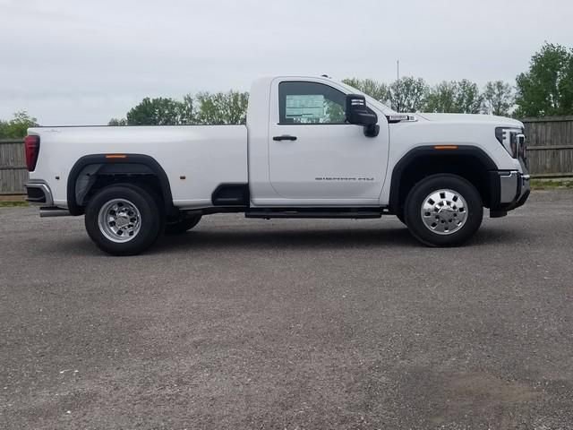 2025 Gmc Sierra 3500 HD Pro photo 2