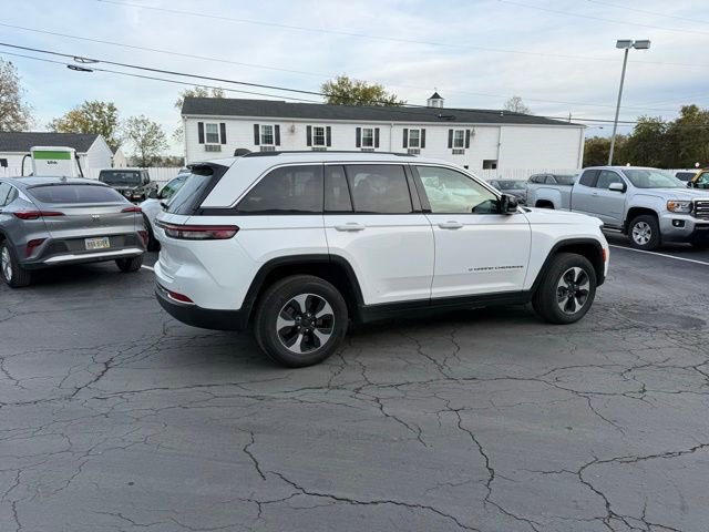 2024 Jeep Cherokee Limited 4xe photo 2
