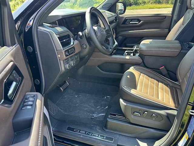 2026 GMC Yukon Denali Ultimate - Photo 8