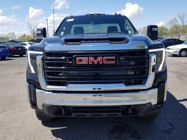 2025 Gmc Sierra 3500 HD Pro photo 2