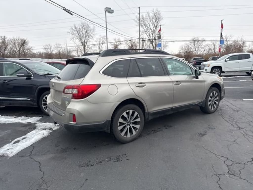 Used 2015 Subaru Outback 2.5i Limited w/Moonroof/KeylessAccess/Nav/EyeSight SUV
