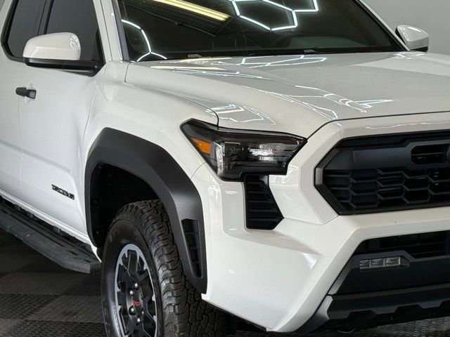 2025 Toyota Tacoma TRD Off-Road photo 2
