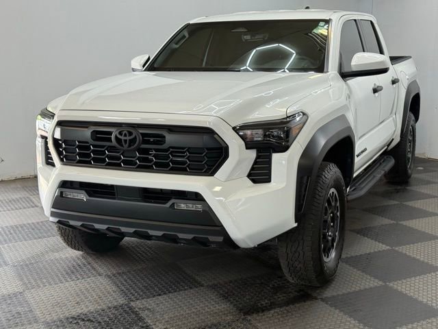 2025 Toyota Tacoma TRD Off-Road photo 4