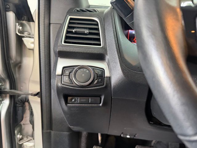 2017 Ford Explorer XLT - Photo 19