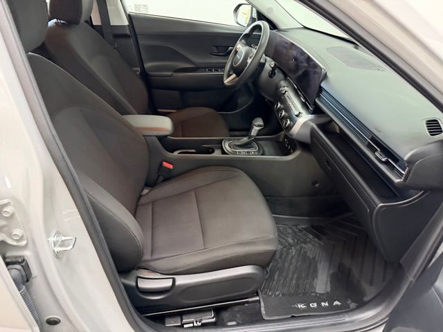 2025 Hyundai Kona SE - Photo 37