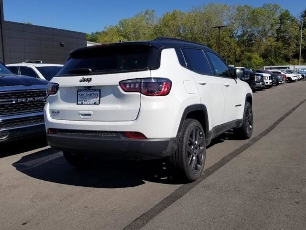 New 2026 Jeep Compass LIMITED ALTITUDE 4X4 Sport Utility