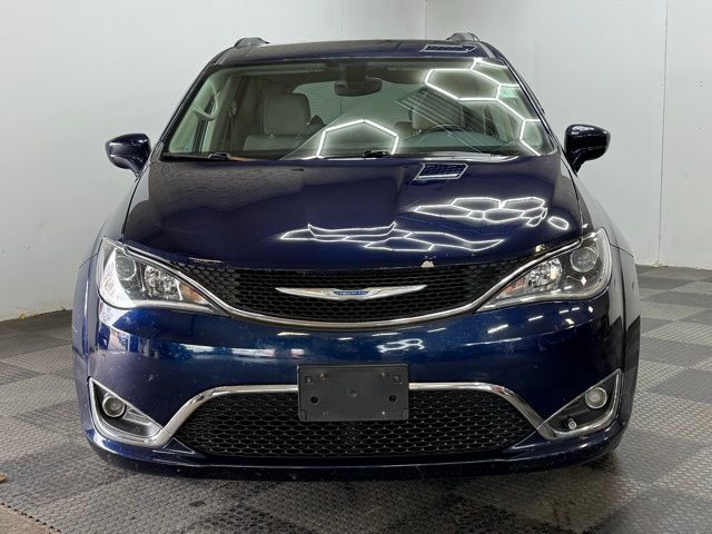 2017 Chrysler Pacifica Touring L photo 3