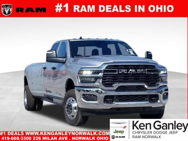 2026 Ram 3500 TRADESMAN CREW CAB 4X4 8' BOX Pickup