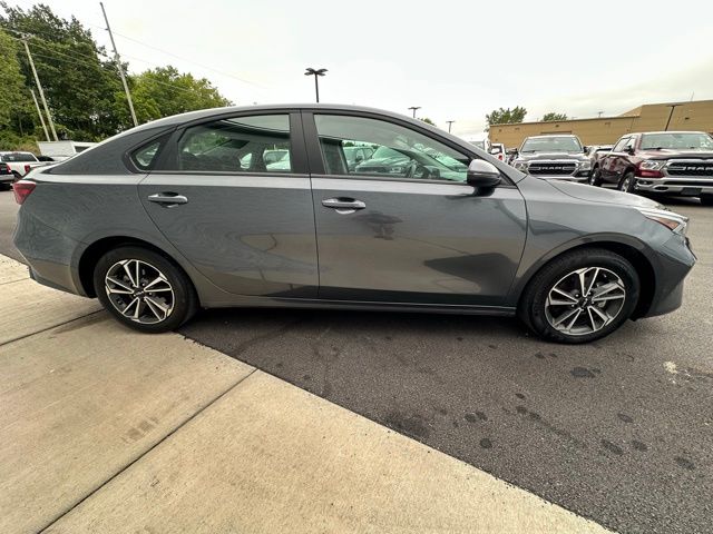 2024 Kia Forte LXS photo 3