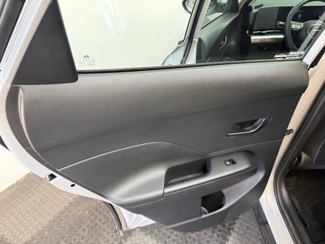 2025 Hyundai Kona SE - Photo 39