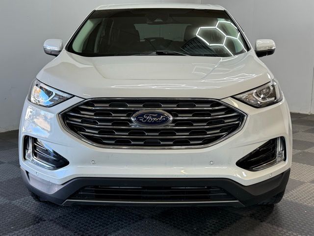 2021 Ford Edge Titanium photo 2