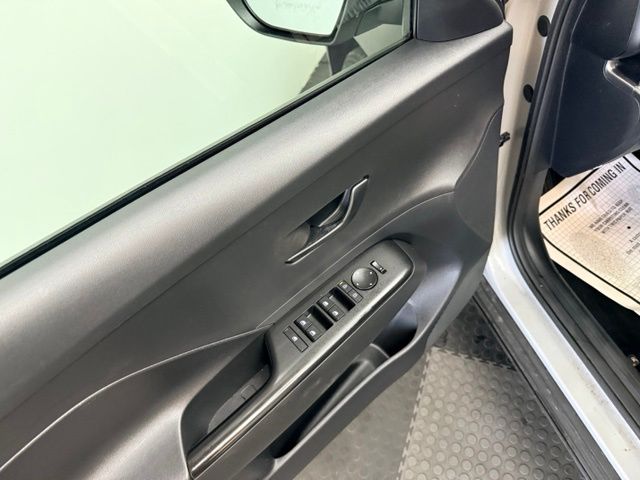 2024 Hyundai Kona SE - Photo 17