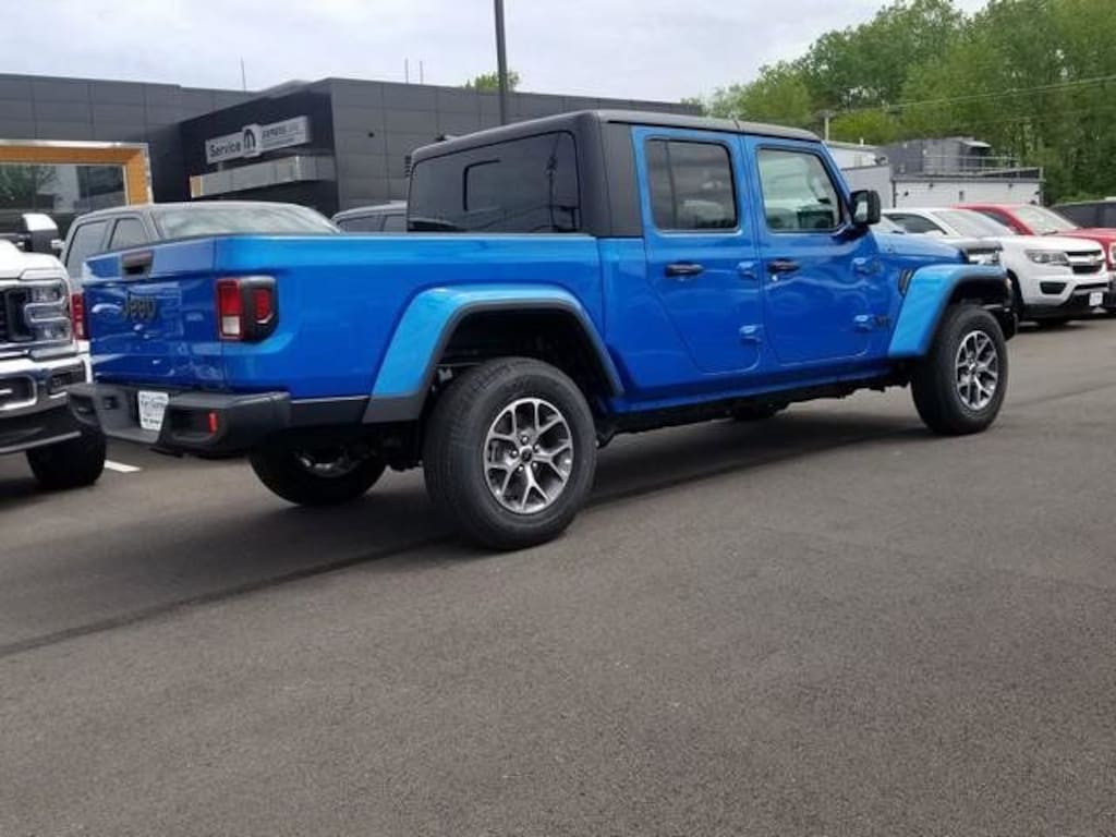 New 2025 Jeep Gladiator SPORT S 4X4 Pickup