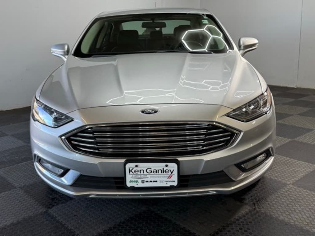 Used 2017 Ford Fusion Hybrid SE Sedan