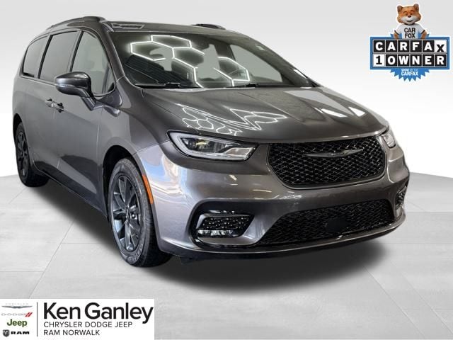 2021 Chrysler Pacifica Touring L's photo