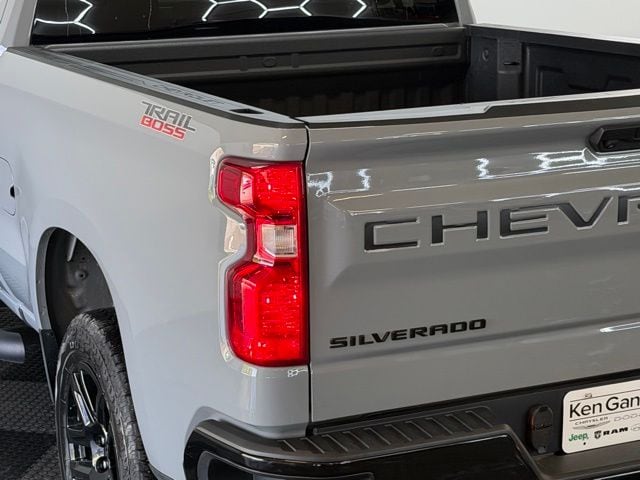 2025 Chevrolet Silverado 1500 Custom - Photo 8