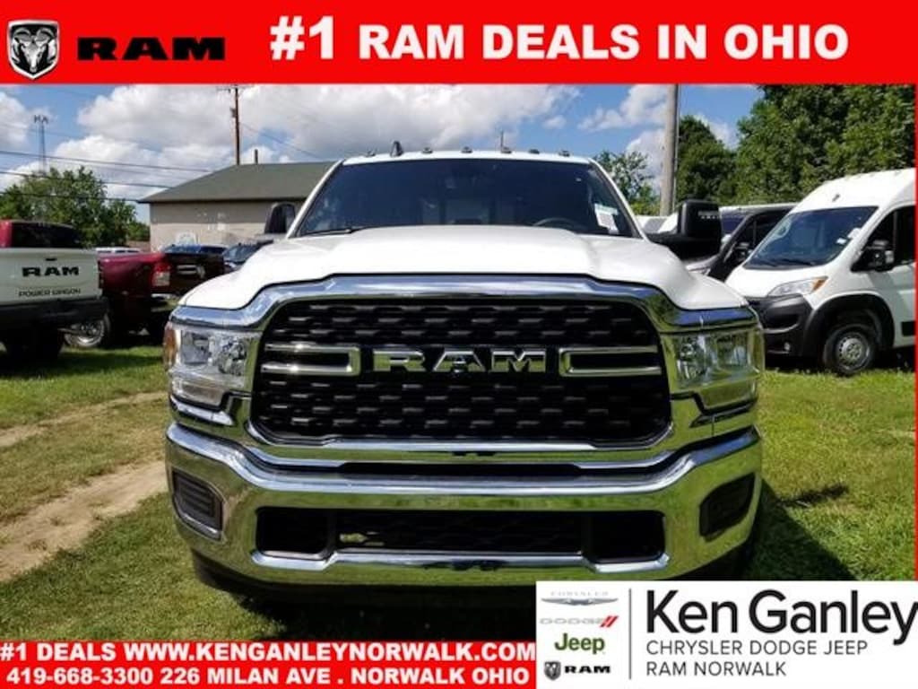 New 2024 Ram 2500 TRADESMAN CREW CAB 4X4 6'4 BOX Pickup