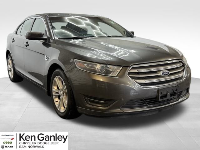 2015 Ford Taurus SEL's photo