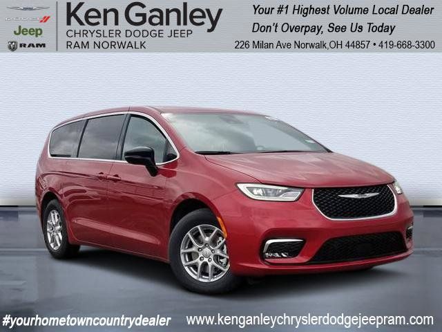 2026 Chrysler Pacifica Select's photo