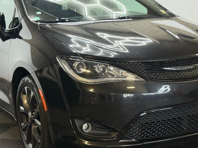 Used 2019 Chrysler Pacifica Limited with VIN 2C4RC1GG5KR733631 for sale in Norwalk, OH