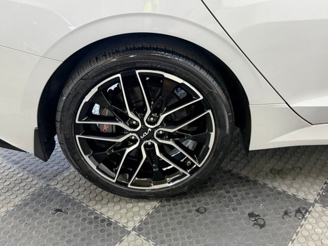 2024 Kia K5 GT - Photo 12
