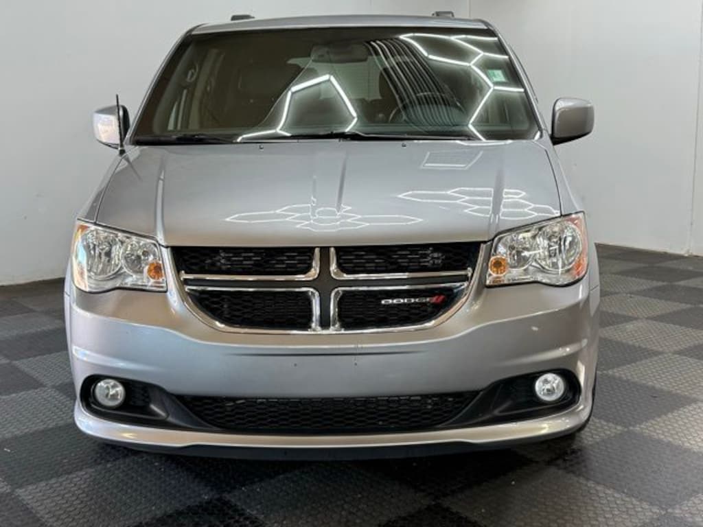 Used 2019 Dodge Grand Caravan SXT Minivan/Van