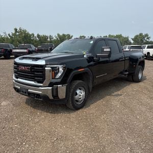 2024 GMC Sierra 3500HD Pro's photo