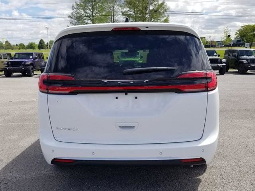 New 2027 Chrysler Pacifica SELECT Passenger Van