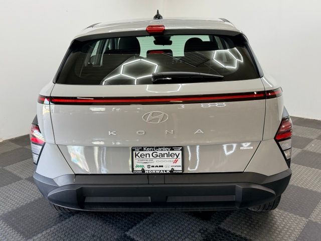 2024 Hyundai Kona SE - Photo 10