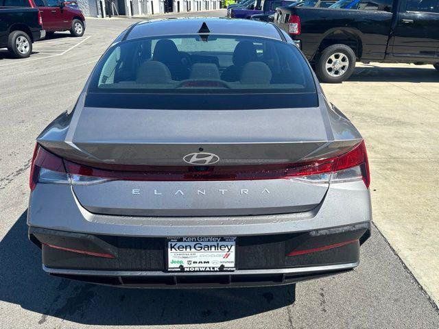 2024 Hyundai Elantra SEL - Photo 10