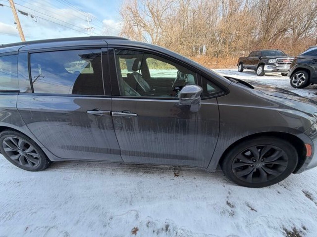 Used 2020 Chrysler Pacifica Limited Minivan/Van
