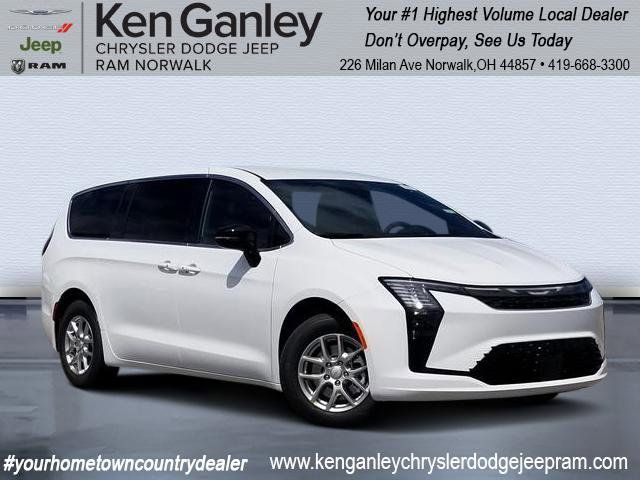 2027 Chrysler Pacifica Select's photo