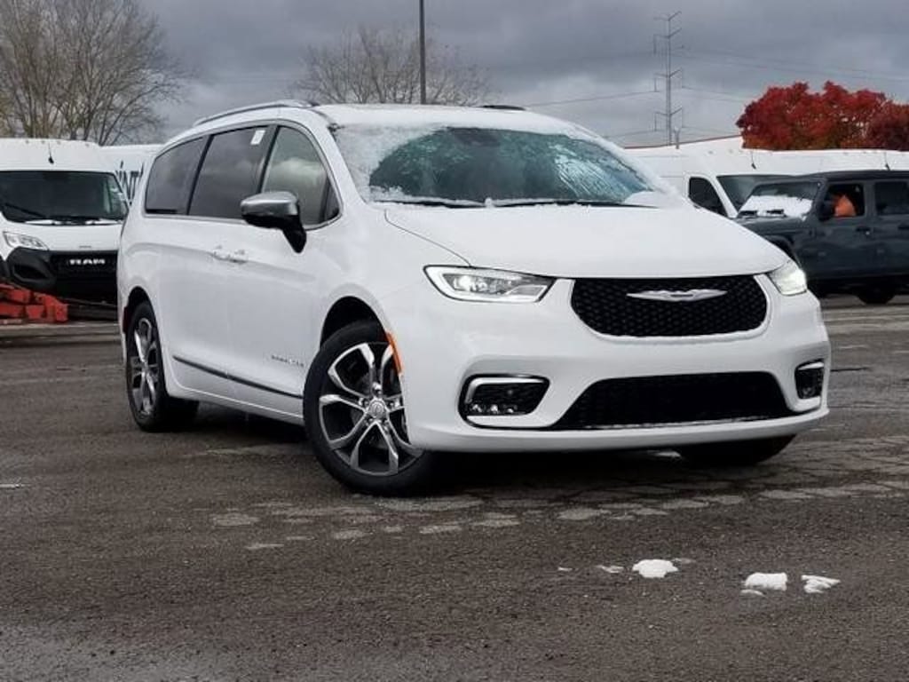 New 2026 Chrysler Pacifica PINNACLE Passenger Van