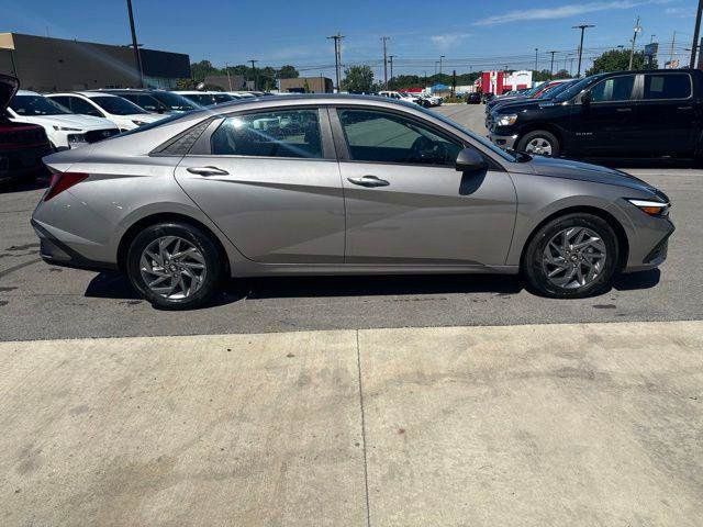 2024 Hyundai Elantra SEL - Photo 13