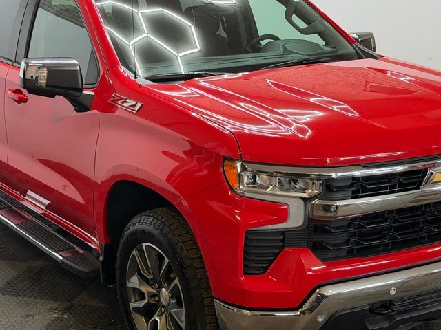 2025 Chevrolet Silverado 1500 LT photo 2