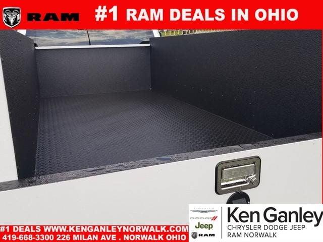 2026 RAM 3500 Chassis Tradesman - Photo 9